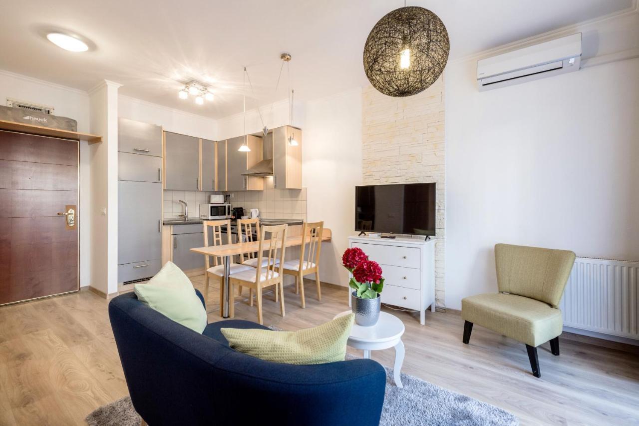 Cozy In The Heart Of With Terrace And Tub Apartment *