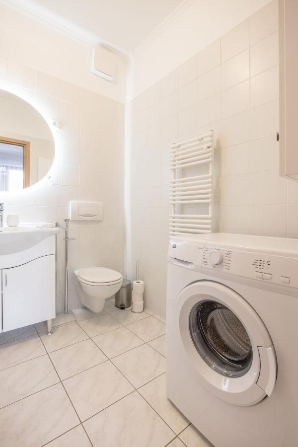 Cozy In The Heart Of With Terrace And Tub Apartment *