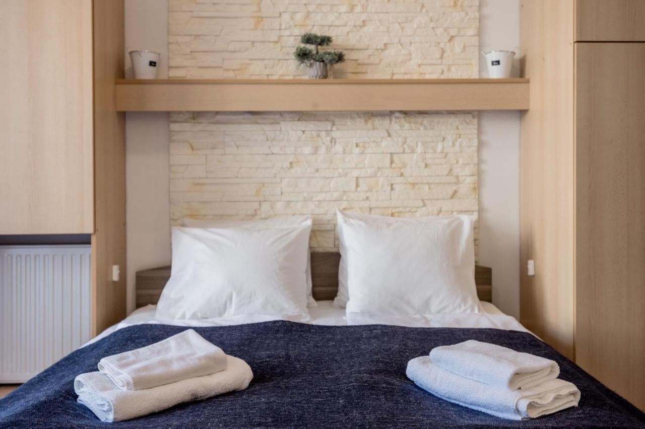 Cozy In The Heart Of With Terrace And Tub Apartment *