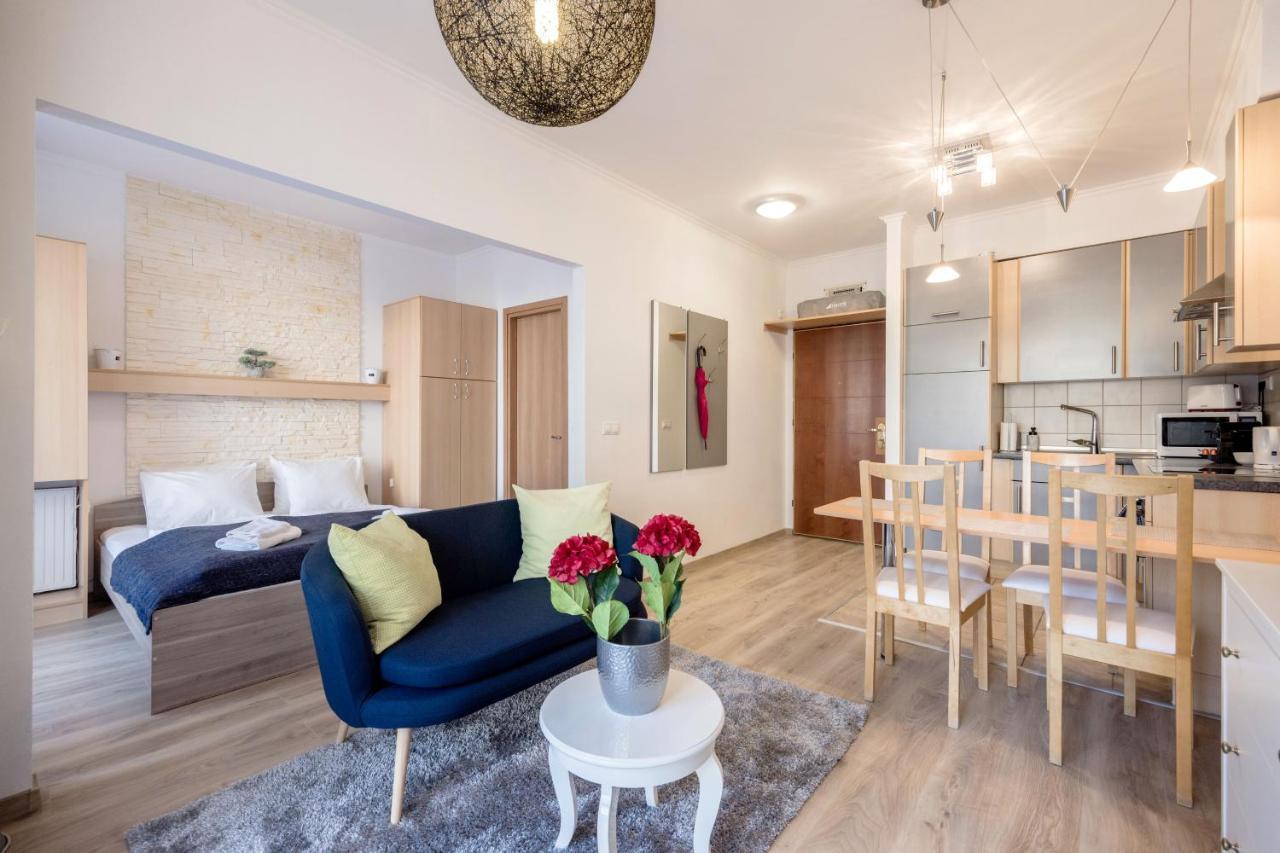 Cozy In The Heart Of With Terrace And Tub Apartment Budapest